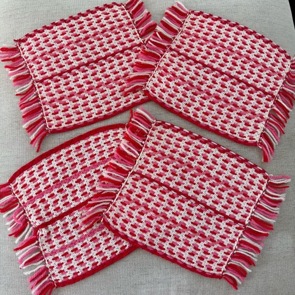 4 Vintage 60s 70s Yarn Woven Small Placemats Red White Pink 17” X 12.5”